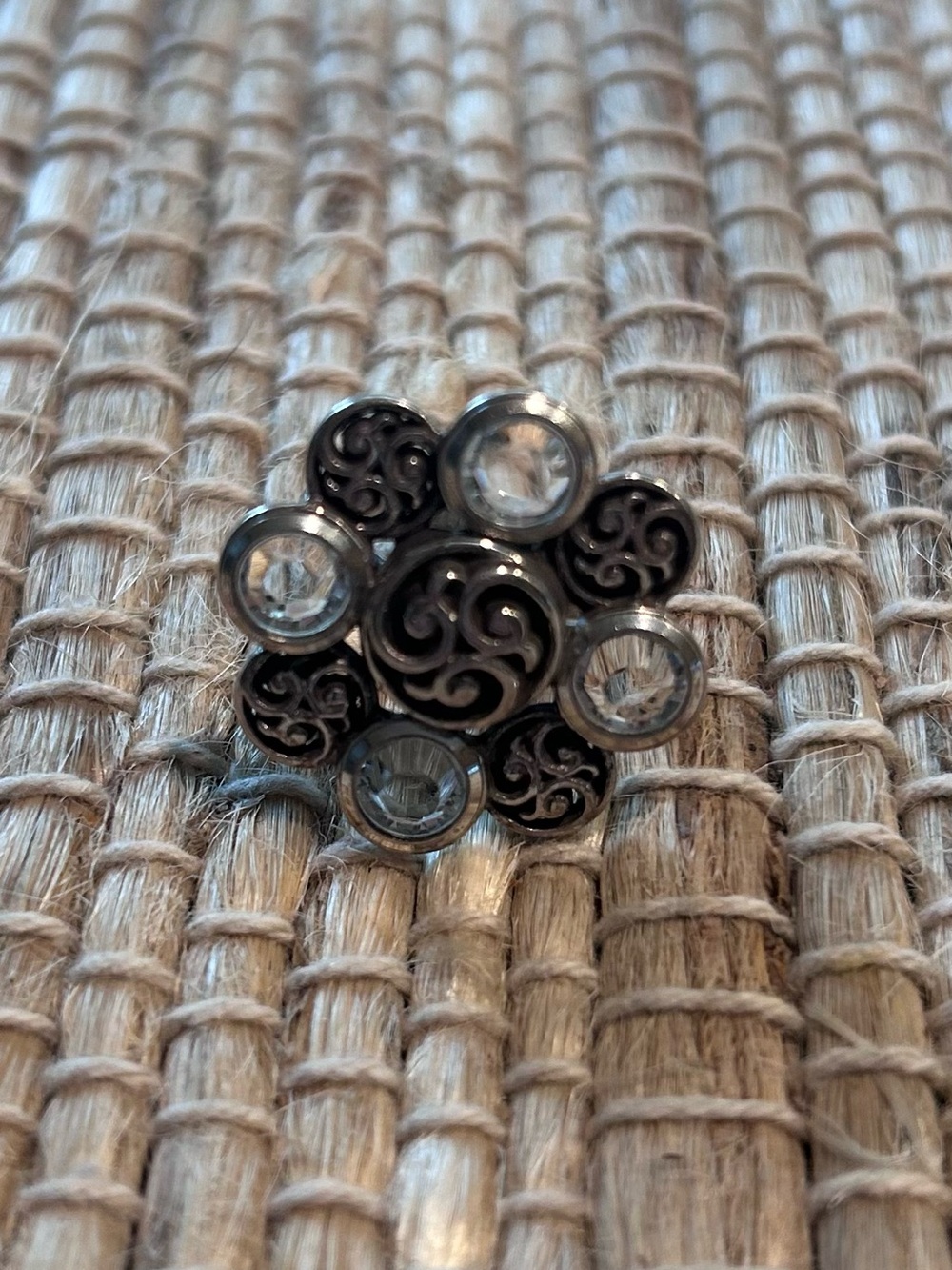 Brighton Silver Tone Crystal & Flower Pattern Ring. Size 7.5
